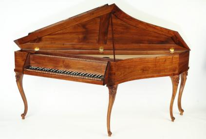 Ein bereits früher in unserer Werkstatt entstandenes Silbermann Querspinett. Magdalena und Helmut Balk