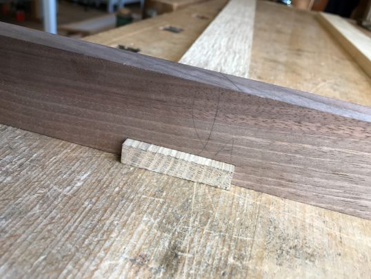 Waagebalken und Klaviaturbacke vor dem Verleimen