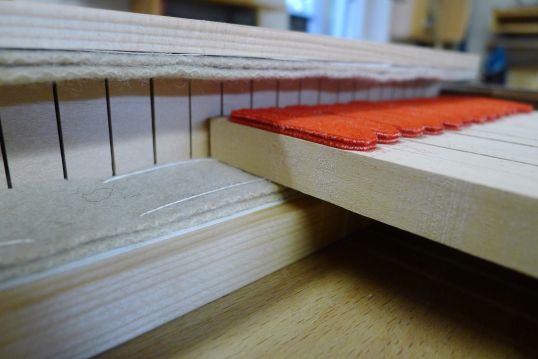 Tastenenden im fertigen Klaviaturrahmen