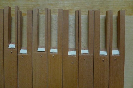 Aufgeleimte Lederchen als Polster