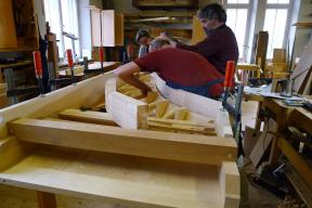 Verleimen der Wände an den Rasten