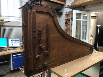 Unterboden mit ausgebauten Hebeln