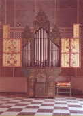 Fig. 8: ornamented organ case with painted wings (Sucre)