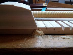 Erster Arbeitsschritt für die Kanzellenleiste