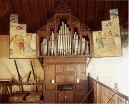 Fig. 5-2 : Coffret d’orgue aux vantaux peints et au buffet diversement décoré, ouvert (Potosí, Bolivie)